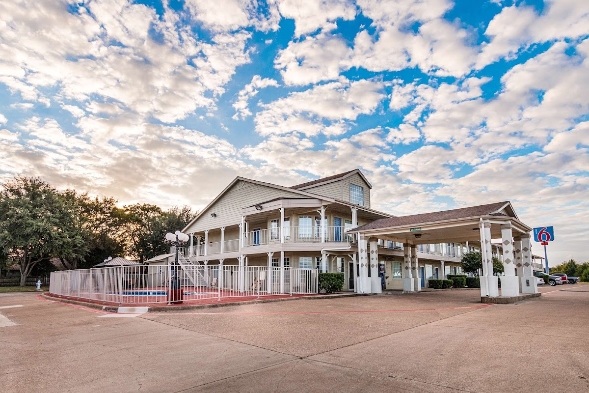 Motel 6 Waxahachie, TX