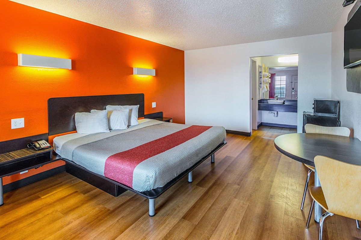 Motel 6 Waxahachie, TX photo 2