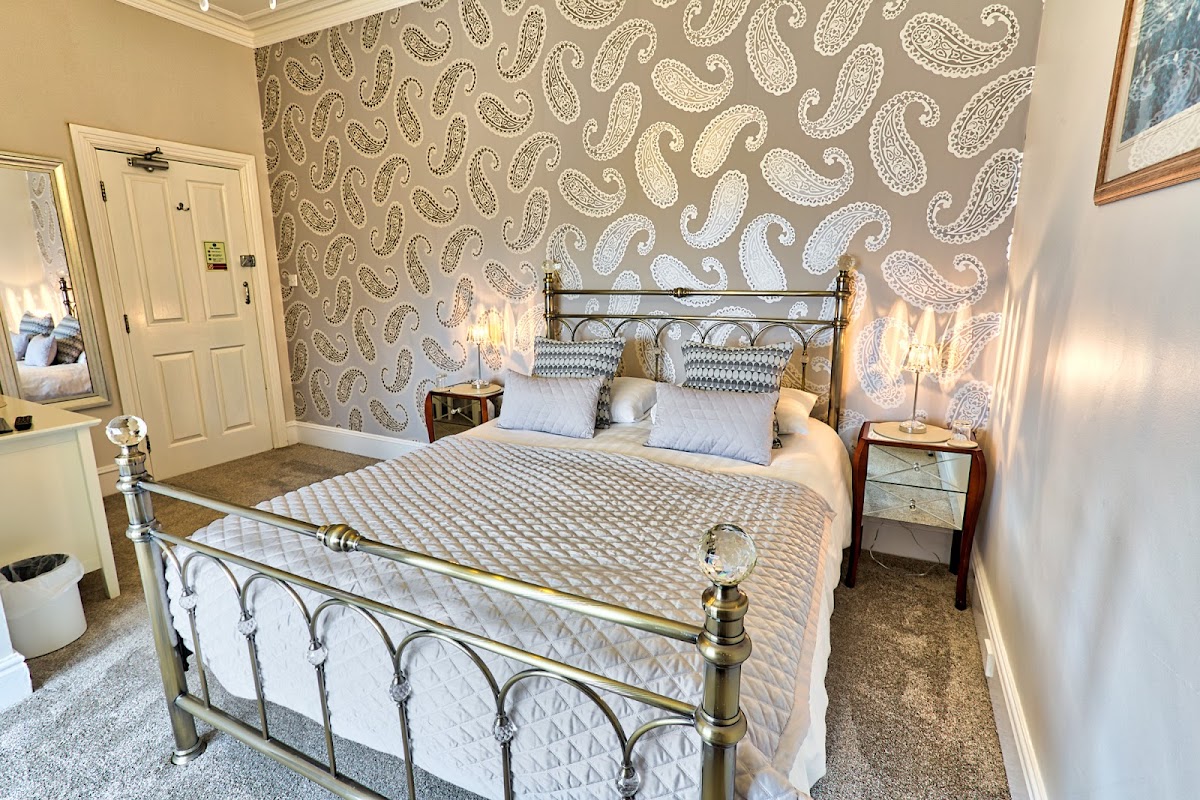 Sefton Court photo 3