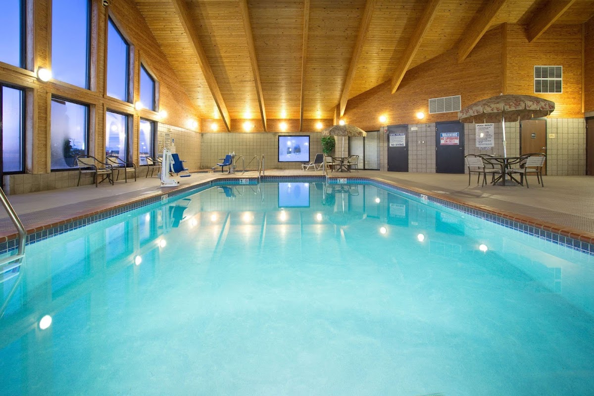 AmericInn by Wyndham New London photo 3