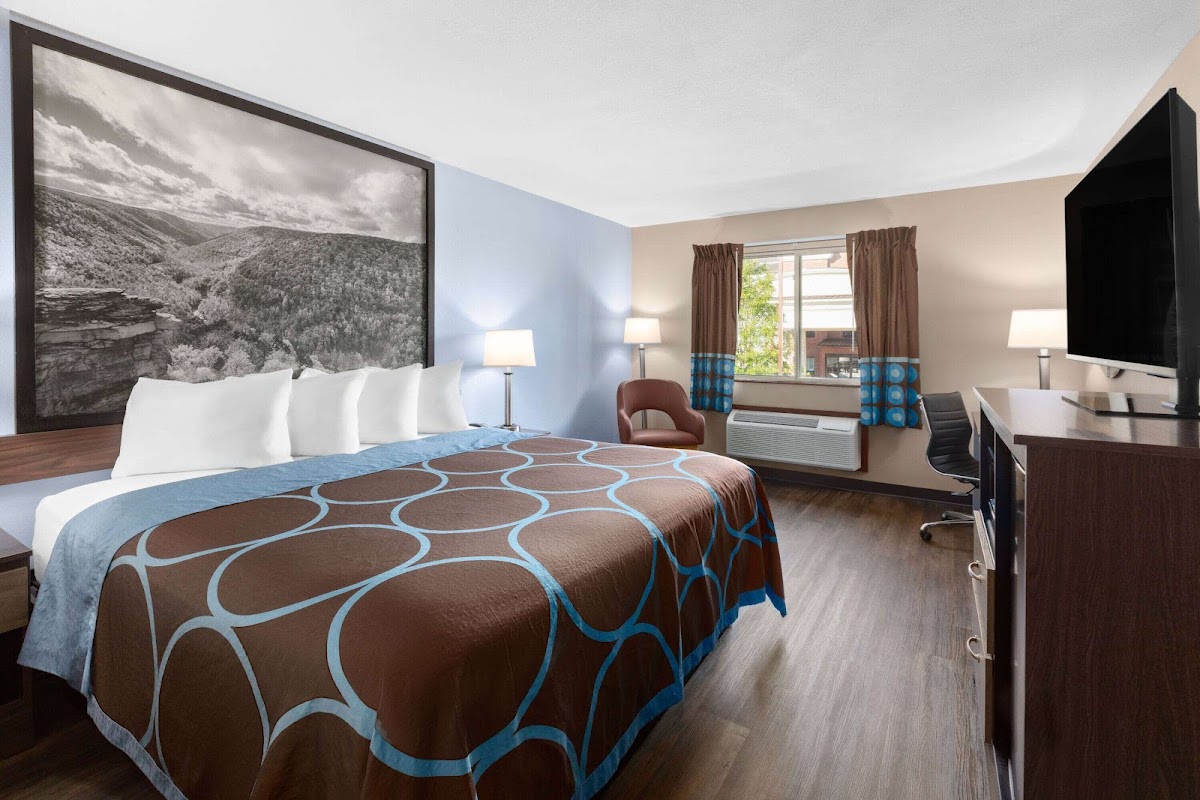 Super 8 by Wyndham Fairmont photo 2