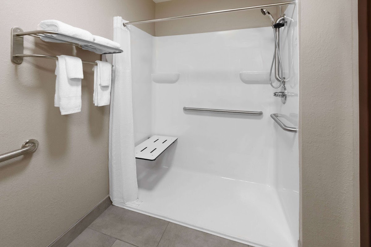 Super 8 by Wyndham Fairmont photo 3