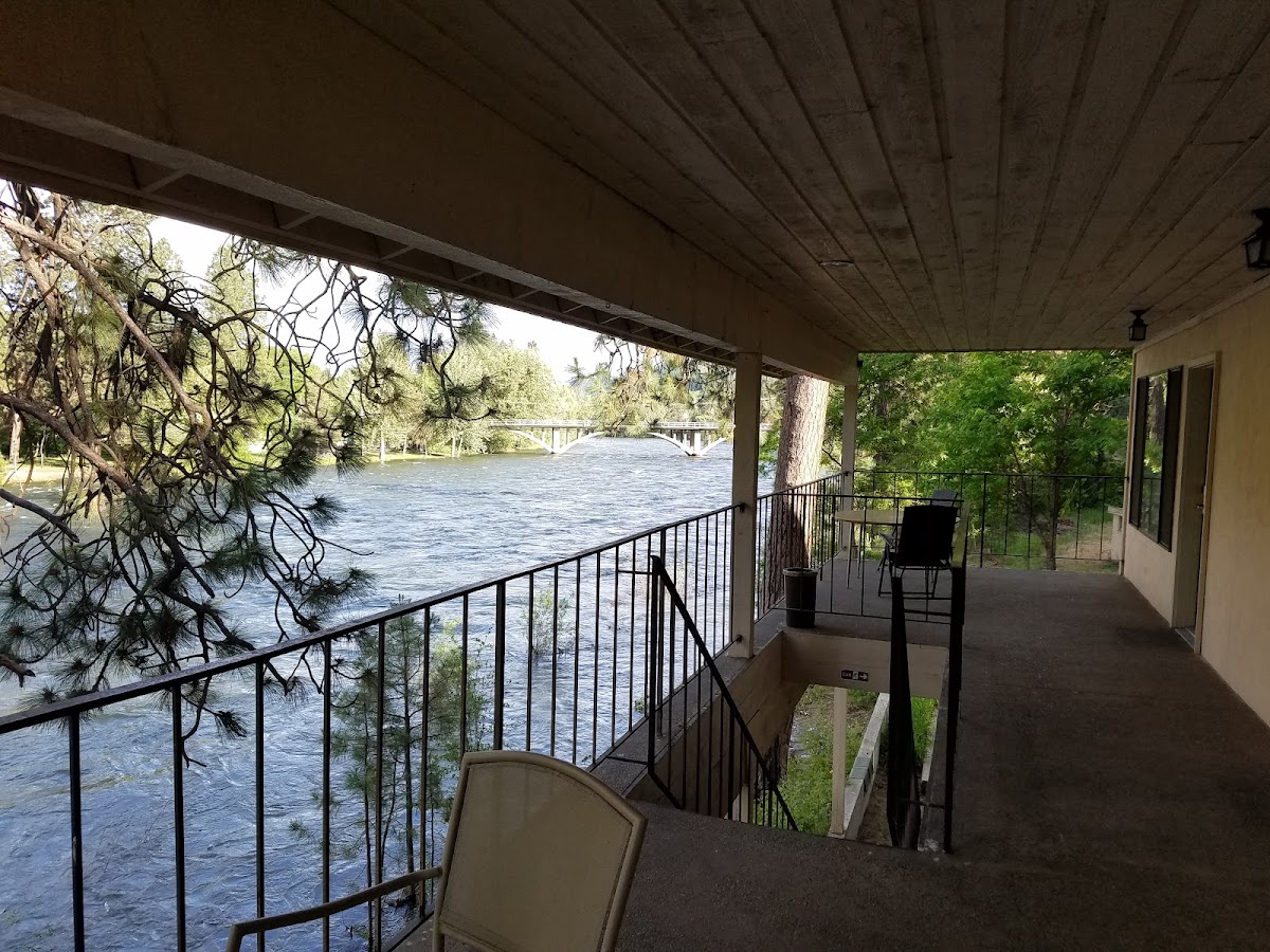 River's Edge Lodge