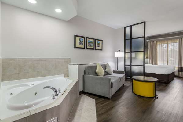 Comfort Suites Macon Northwest photo 2