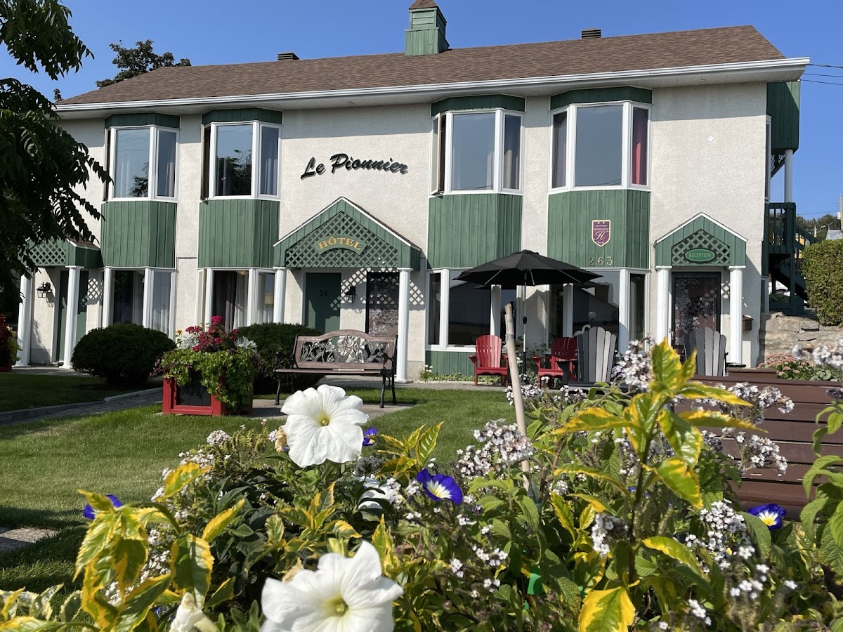 Hôtel le Pionnier inc