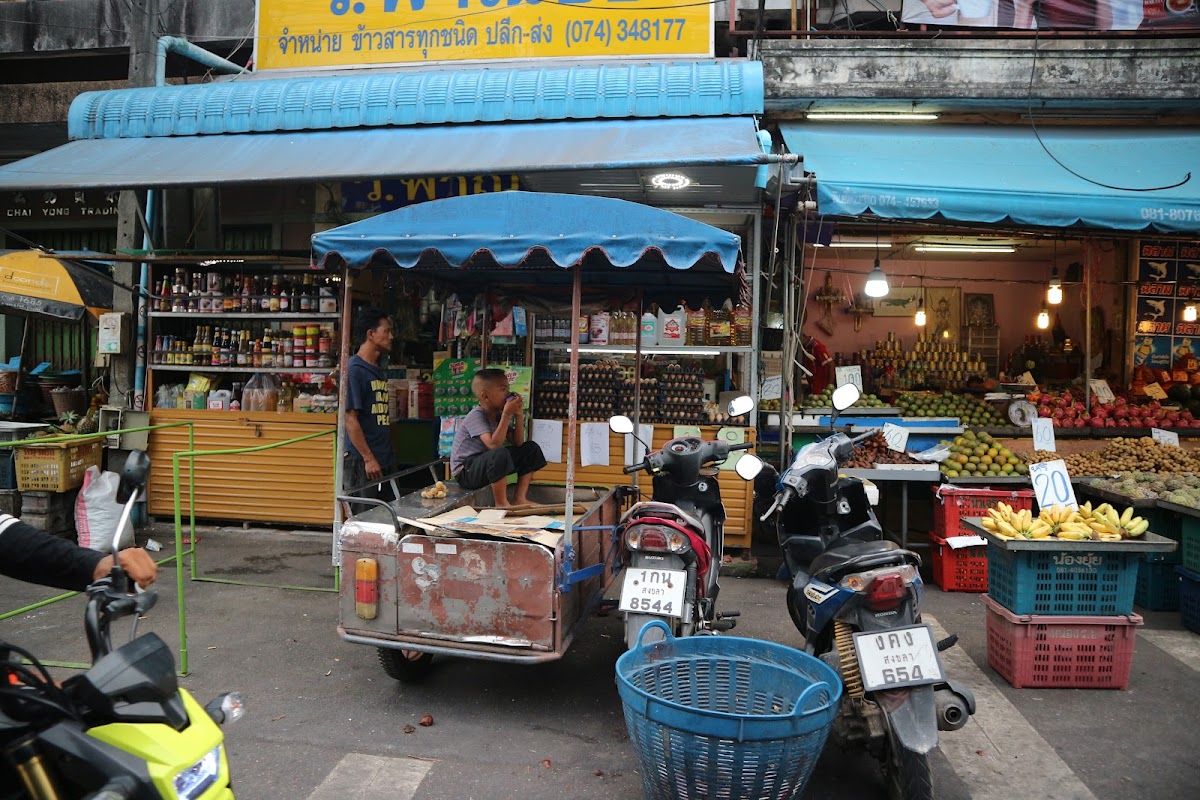 Khlong Hae Floating Market