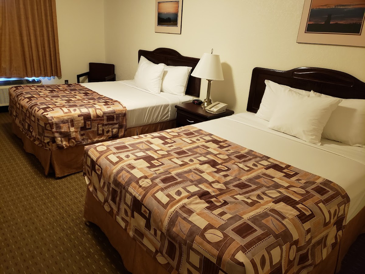 Prairie Moon Inn & Suites