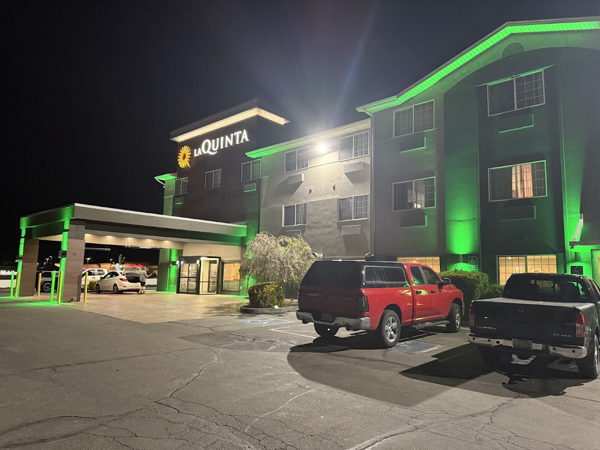 La Quinta Inn & Suites by Wyndham North Orem photo 2