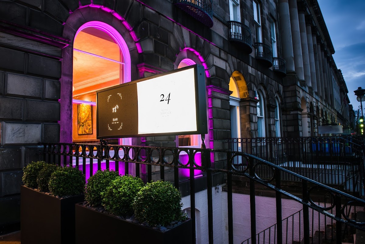 24 Royal Terrace Hotel