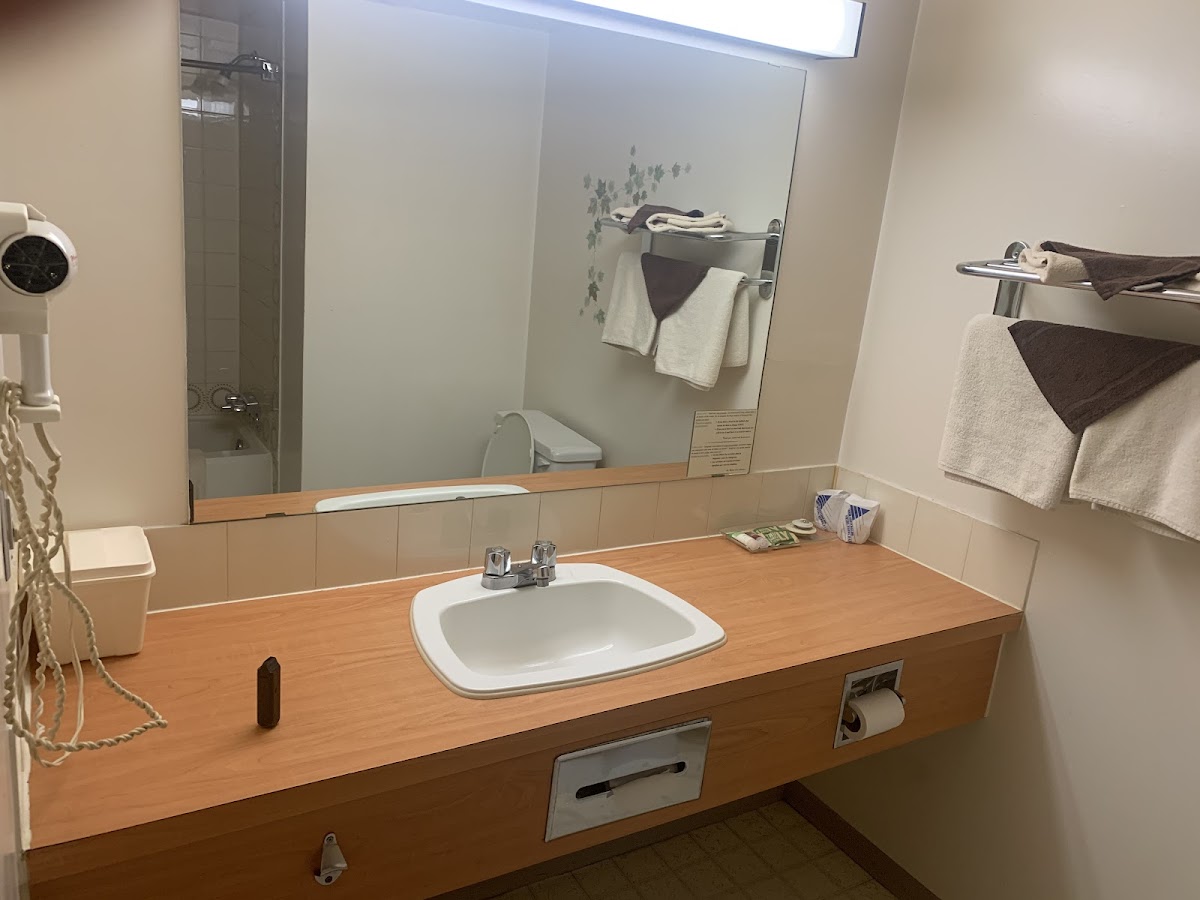 Tamarack Motor Inn photo 3