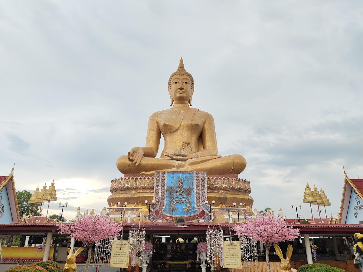 Wat Phikun Thong Phra Aram Luang