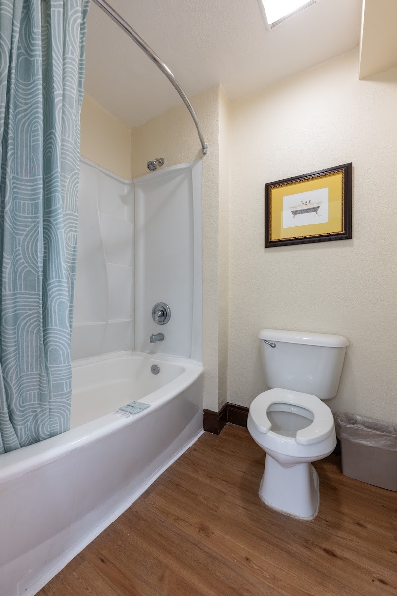 Sacramento Inn & Suites photo 2