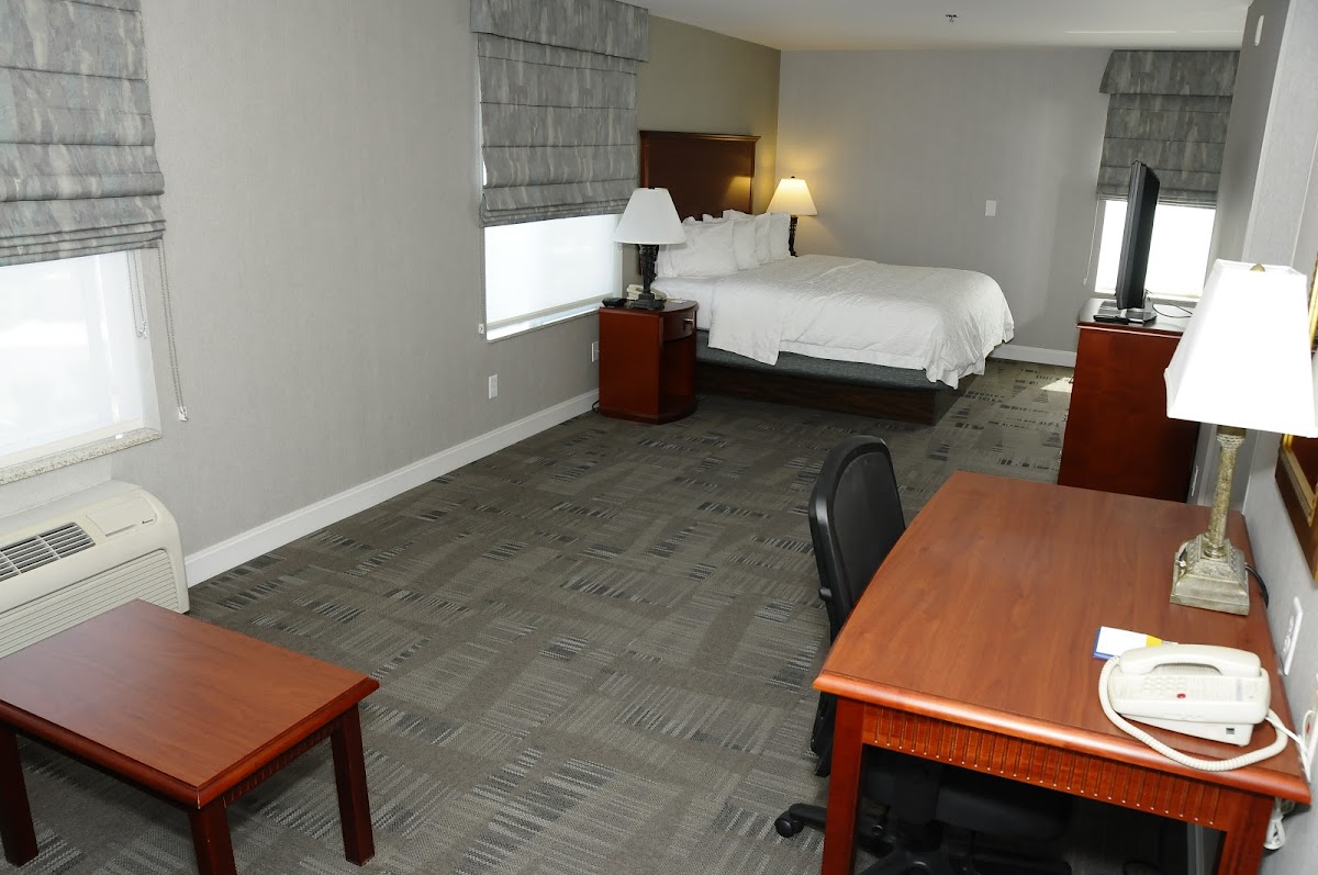 Hampton Inn & Suites Redding photo 2