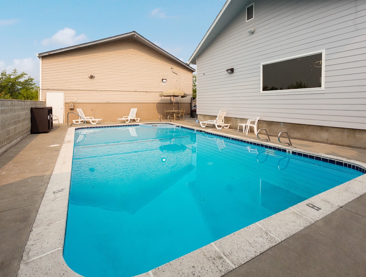 Red Lion Inn & Suites Grants Pass photo 3