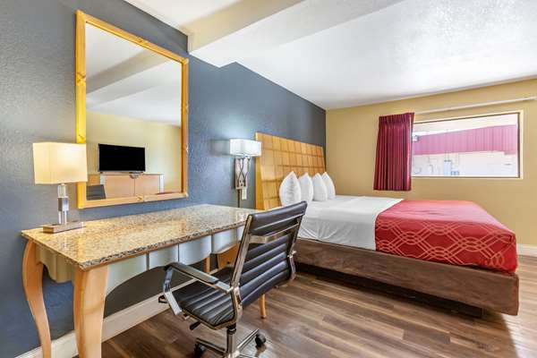 Econo Lodge Clovis photo 2