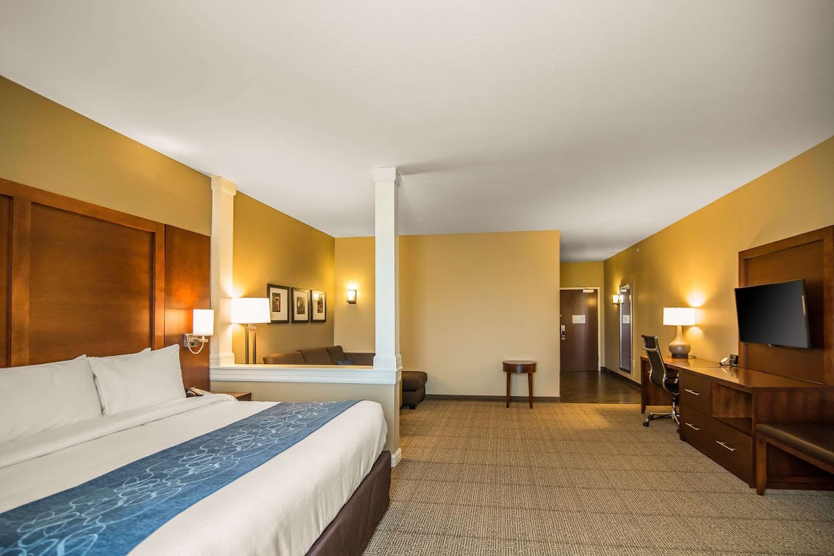Comfort Suites Dodge City photo 2