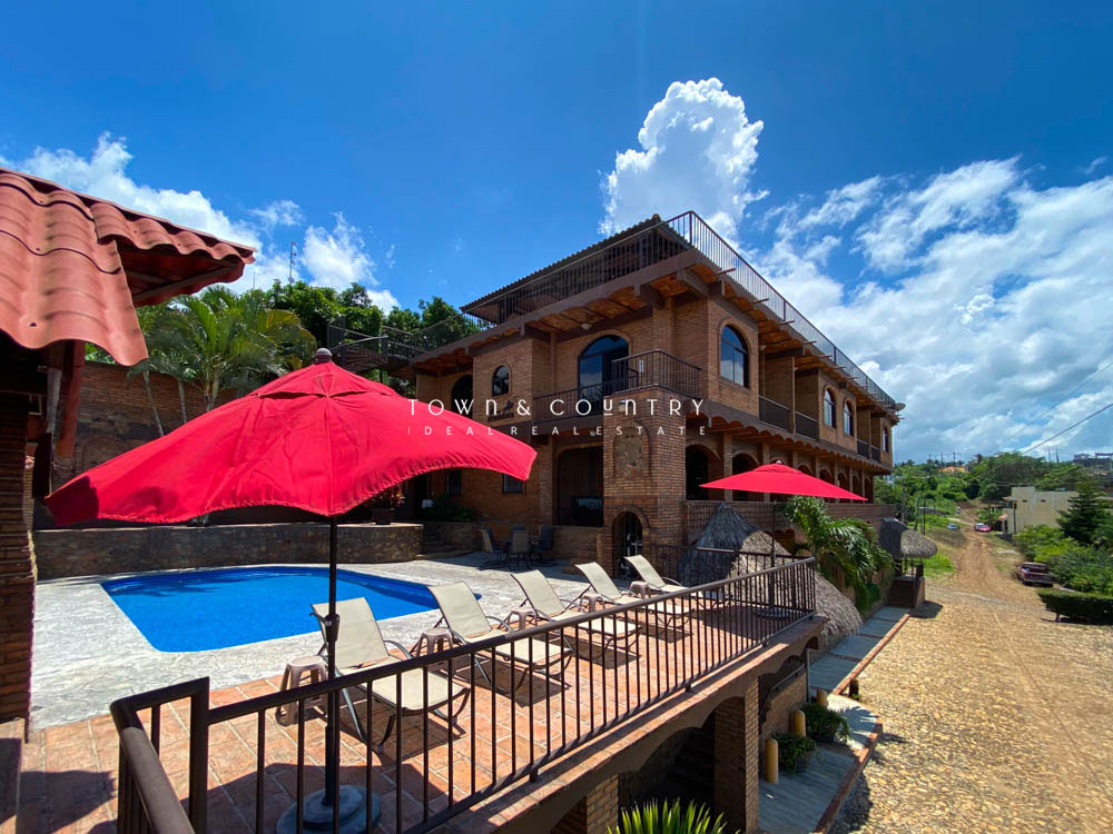 Los Compadres Resort