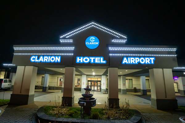 Clarion Hotel Detroit Metro Airport