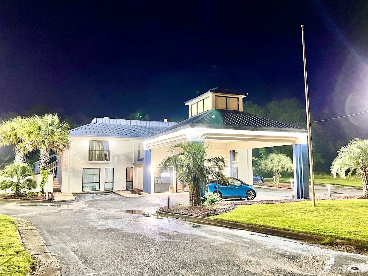 Bayou Inn & Suites | Hotel in Bayou La Batre