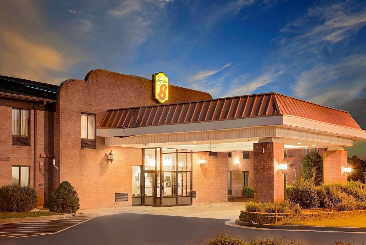 Super 8 by Wyndham Metropolis