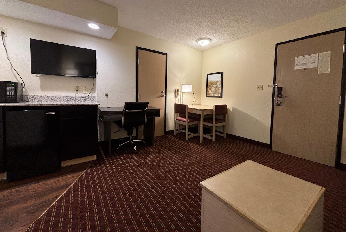 Super 8 by Wyndham Metropolis photo 3