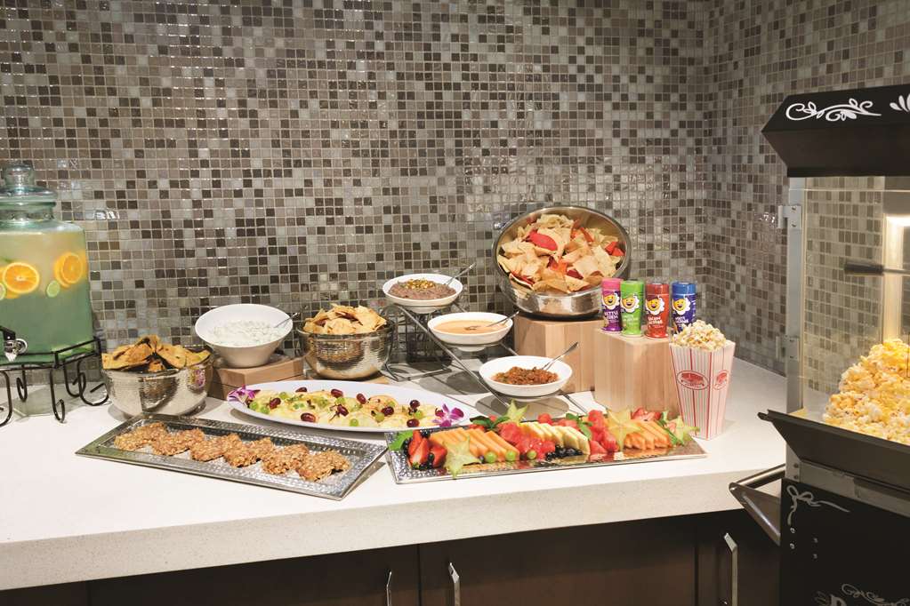 Embassy Suites by Hilton San Antonio Brooks Hotel & Spa photo 3