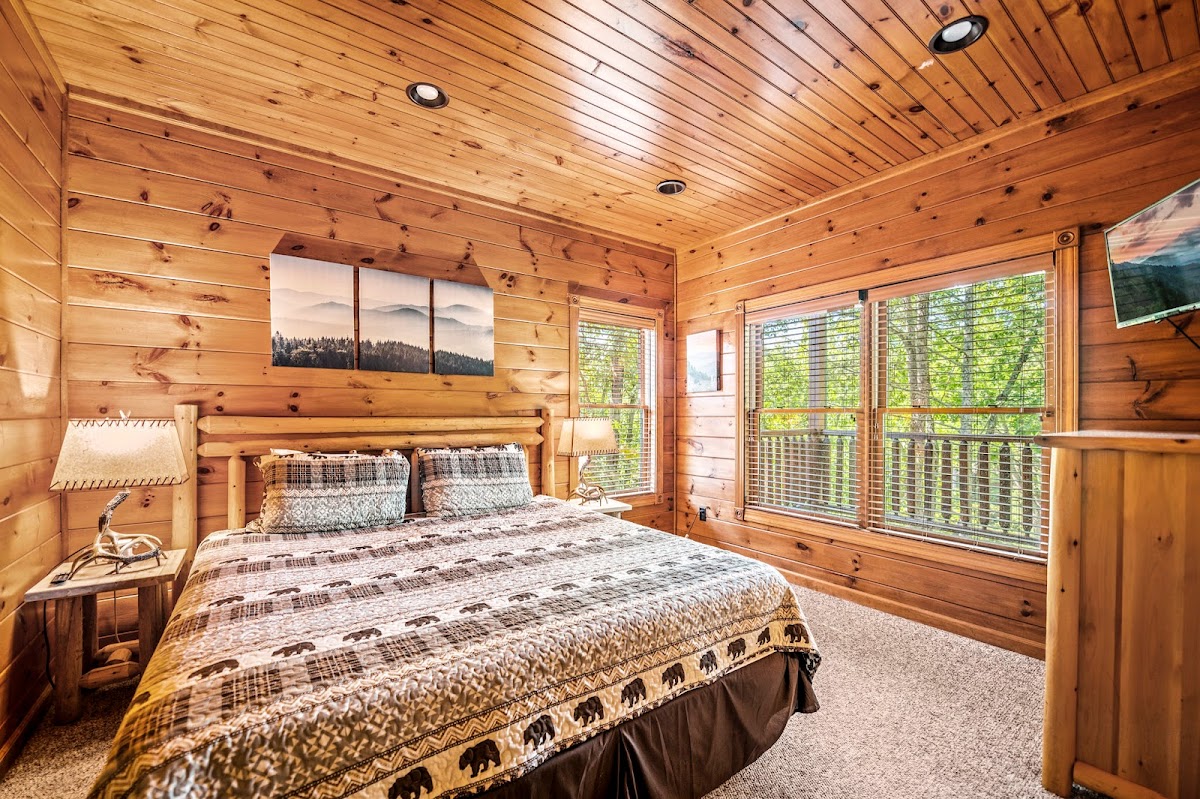 Homegrown Hideaways: Bearfoot in Smokies photo 2