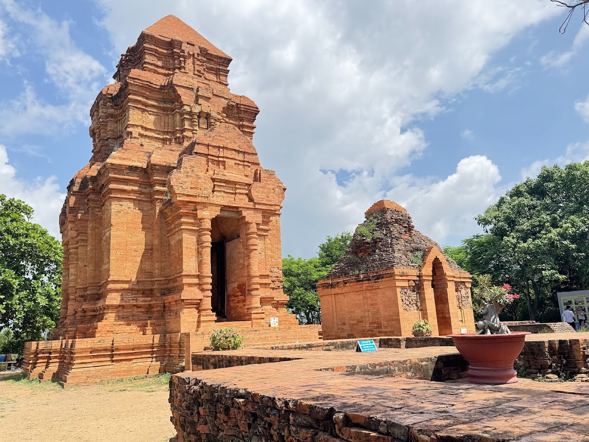 Po Sah Inu Cham Towers
