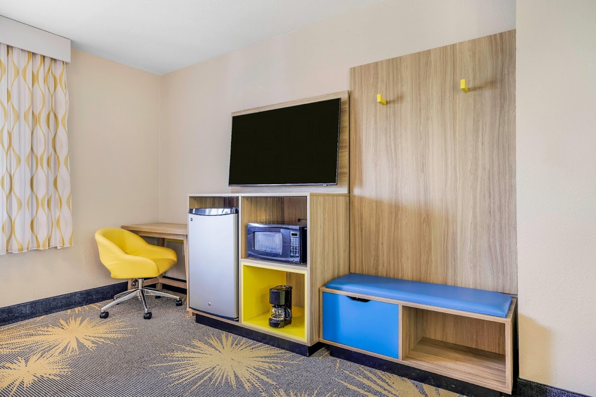 Days Inn by Wyndham Cortez photo 3