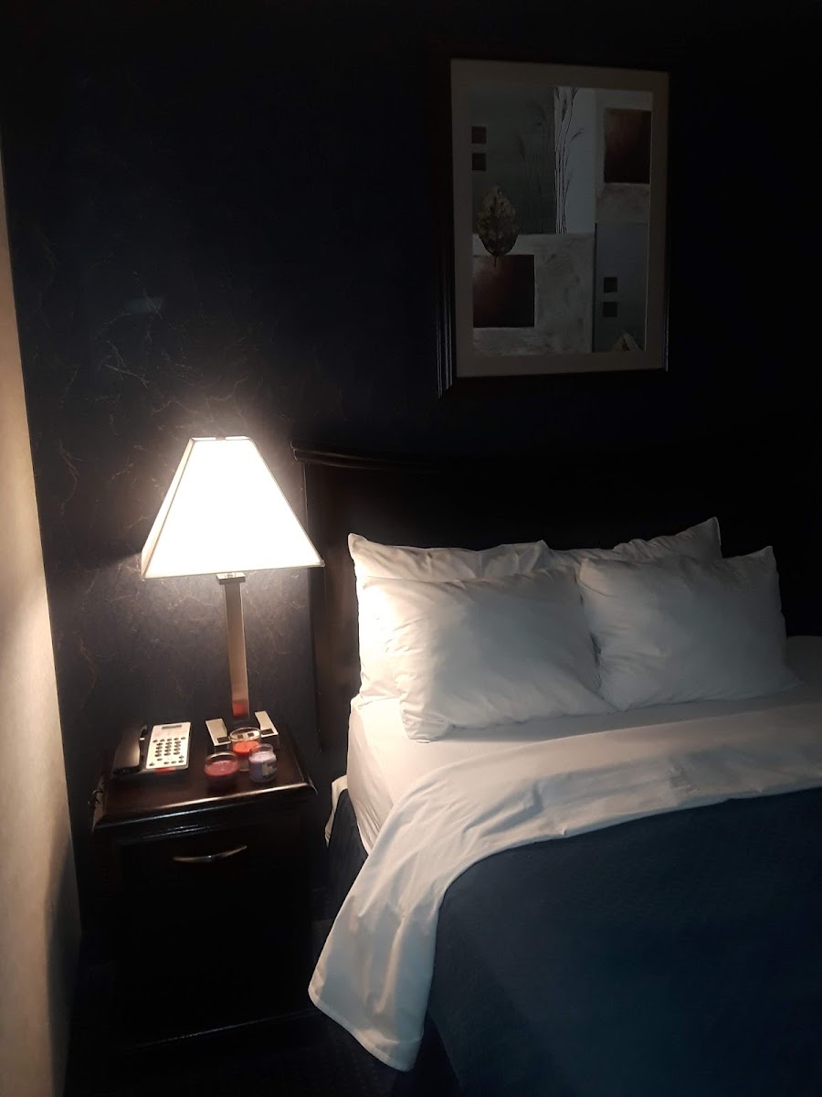 Paramount Inn