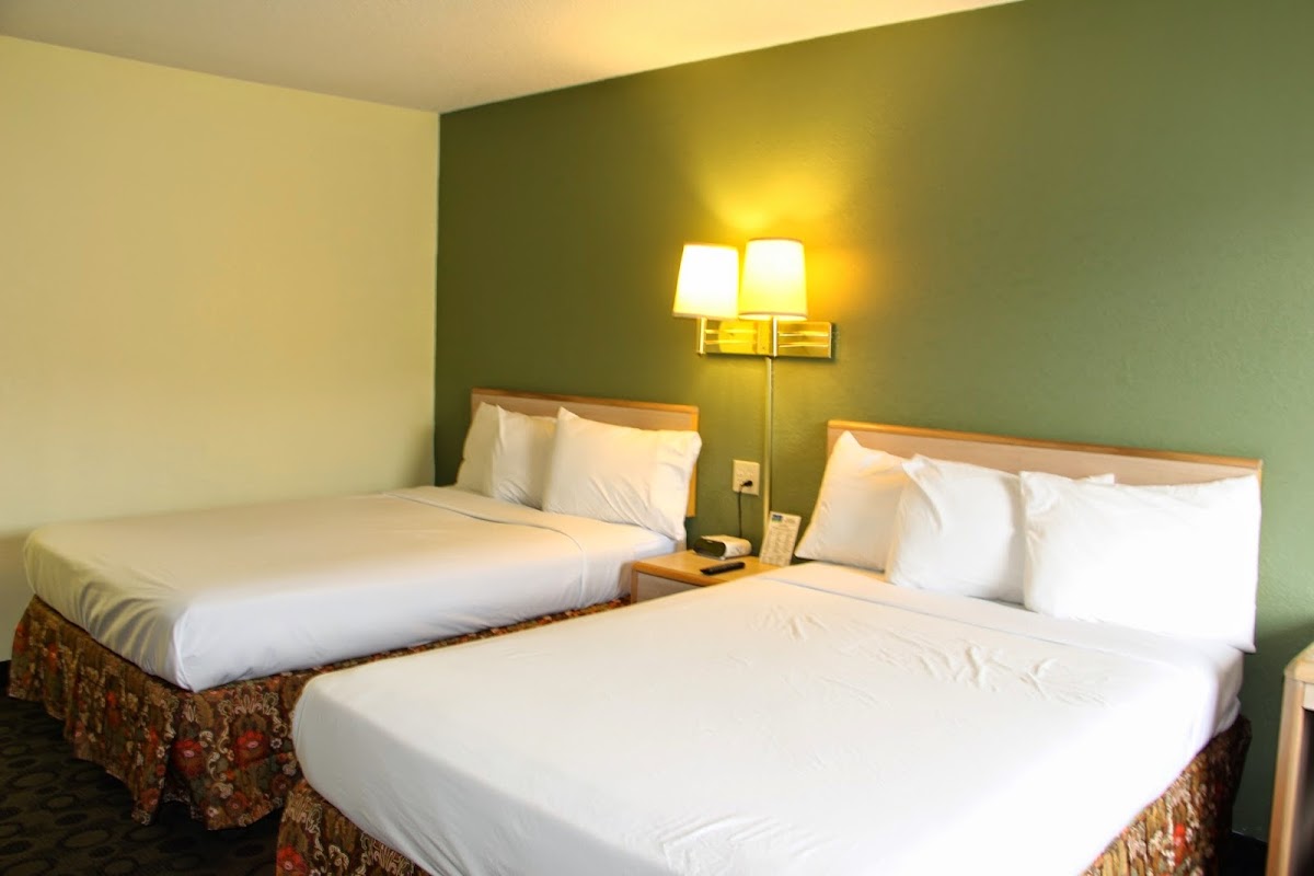 Regency Inn Pittsburg KS photo 2