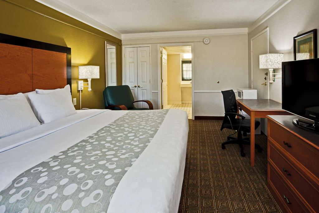 La Quinta Inn by Wyndham Orlando Airport West photo 3