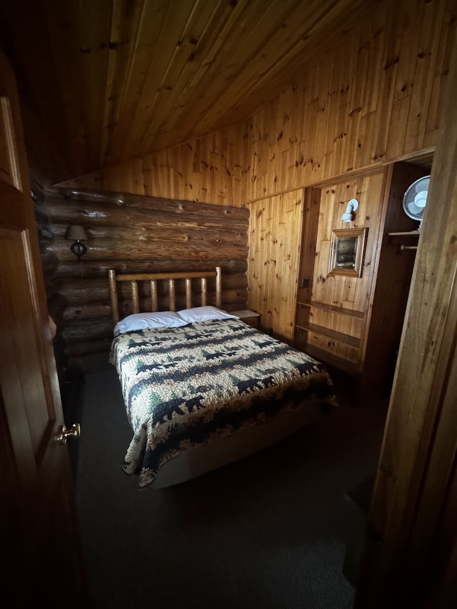 Whispering Pine Lodge photo 2