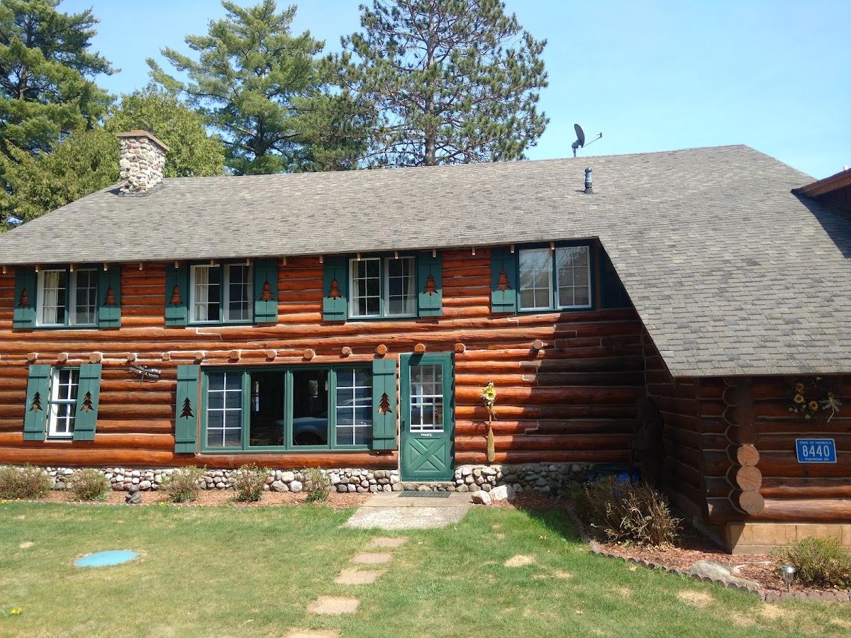 Whispering Pine Lodge photo 3