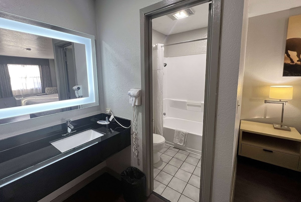 Days Inn by Wyndham Canton photo 3