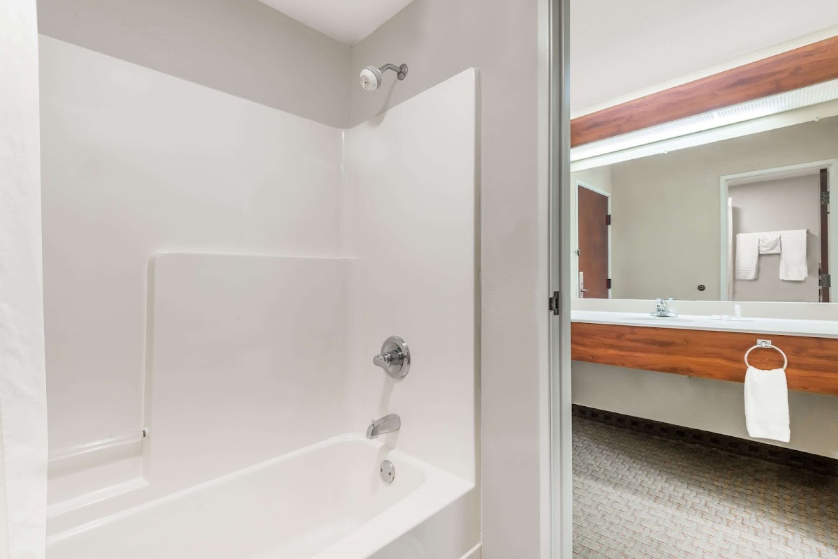 Days Inn by Wyndham Norton photo 3