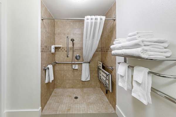 Comfort Suites Tulare Sequoia Gateway photo 3