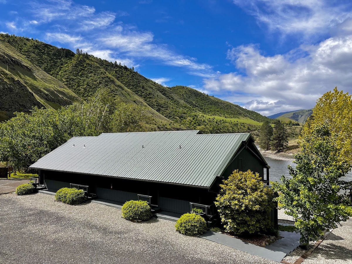 Steelhead Lodge
