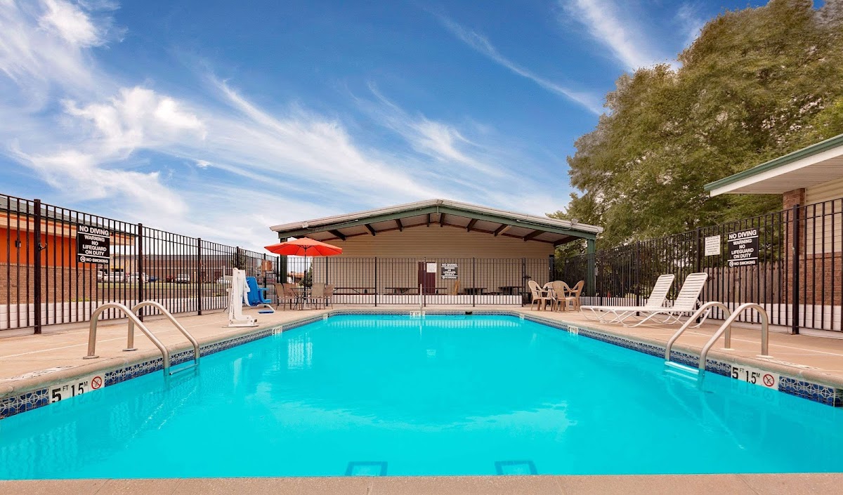 Super 8 by Wyndham Siloam Springs photo 3