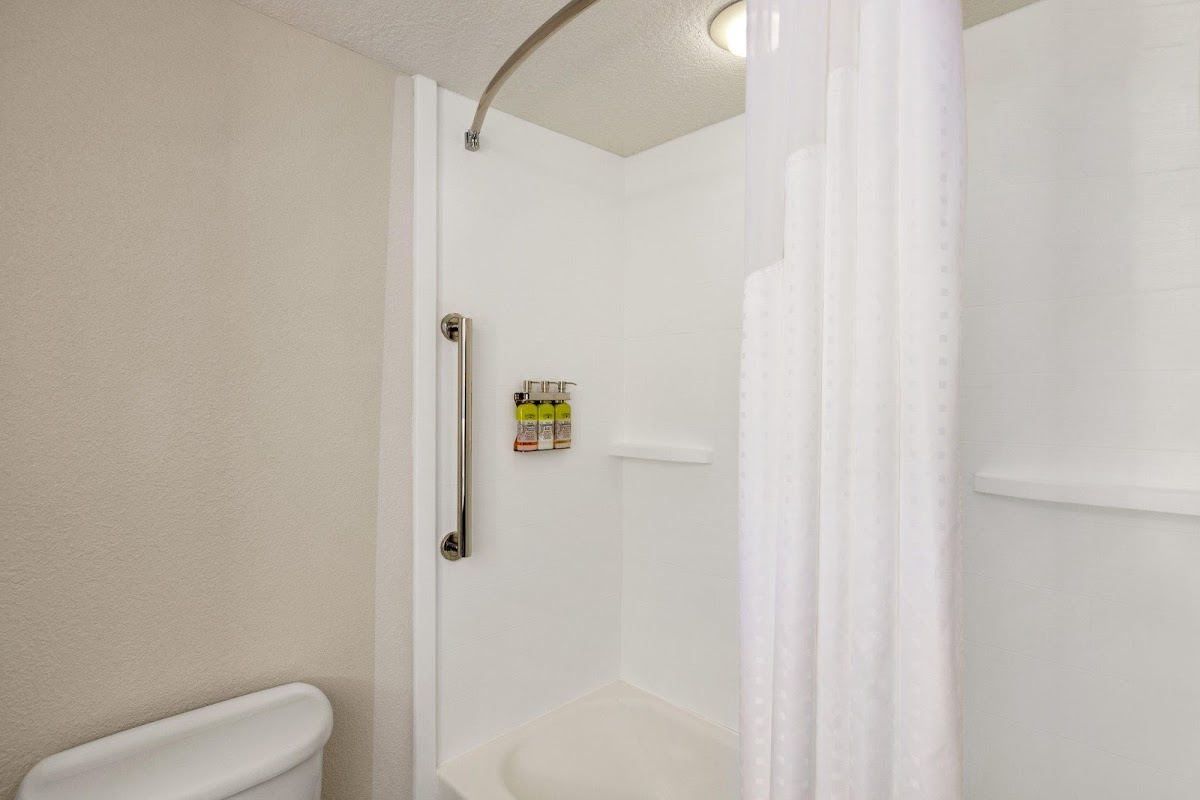 Holiday Inn Express & Suites Pembroke Pines-Sheridan St by IHG photo 2