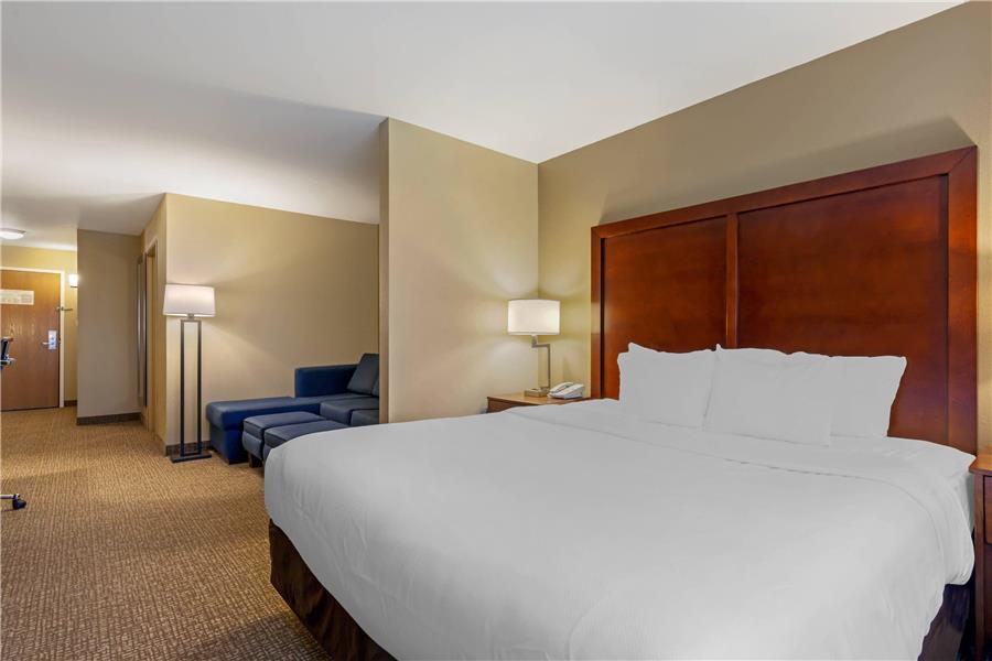 Comfort Suites Johnson Creek Conference Center photo 2