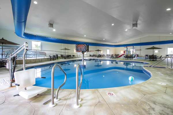 Comfort Suites Johnson Creek Conference Center photo 3