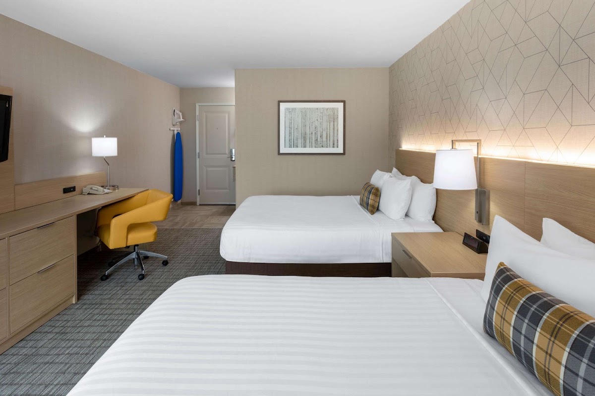 Days Inn & Suites by Wyndham Duluth by the Mall photo 2