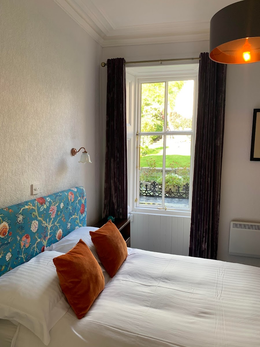 Leven House B&B and Squirrel Away Apartment