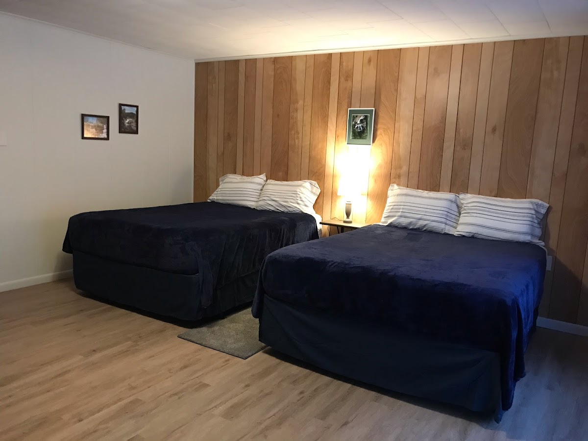 Schroon Lake Motel and Cabins photo 2
