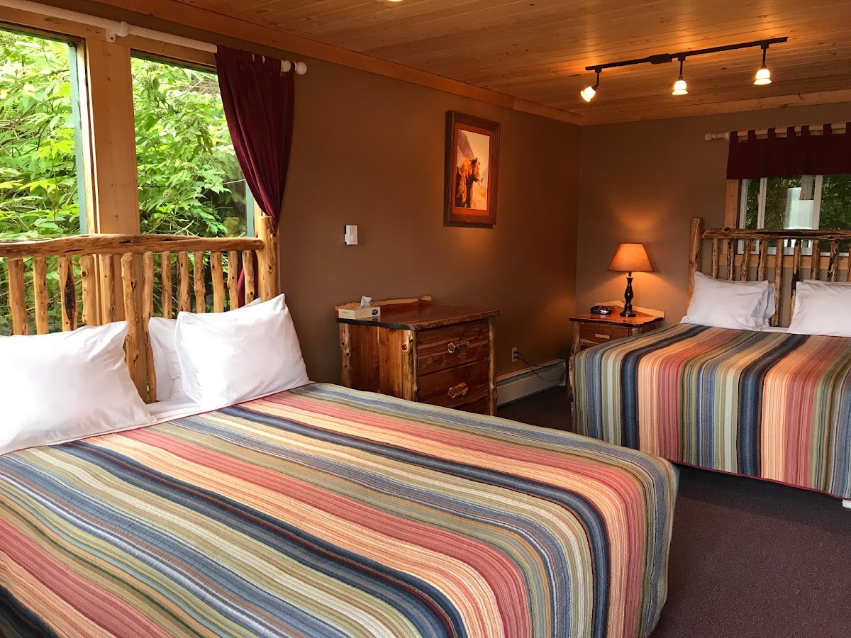 Whaler's Cove Lodge photo 2