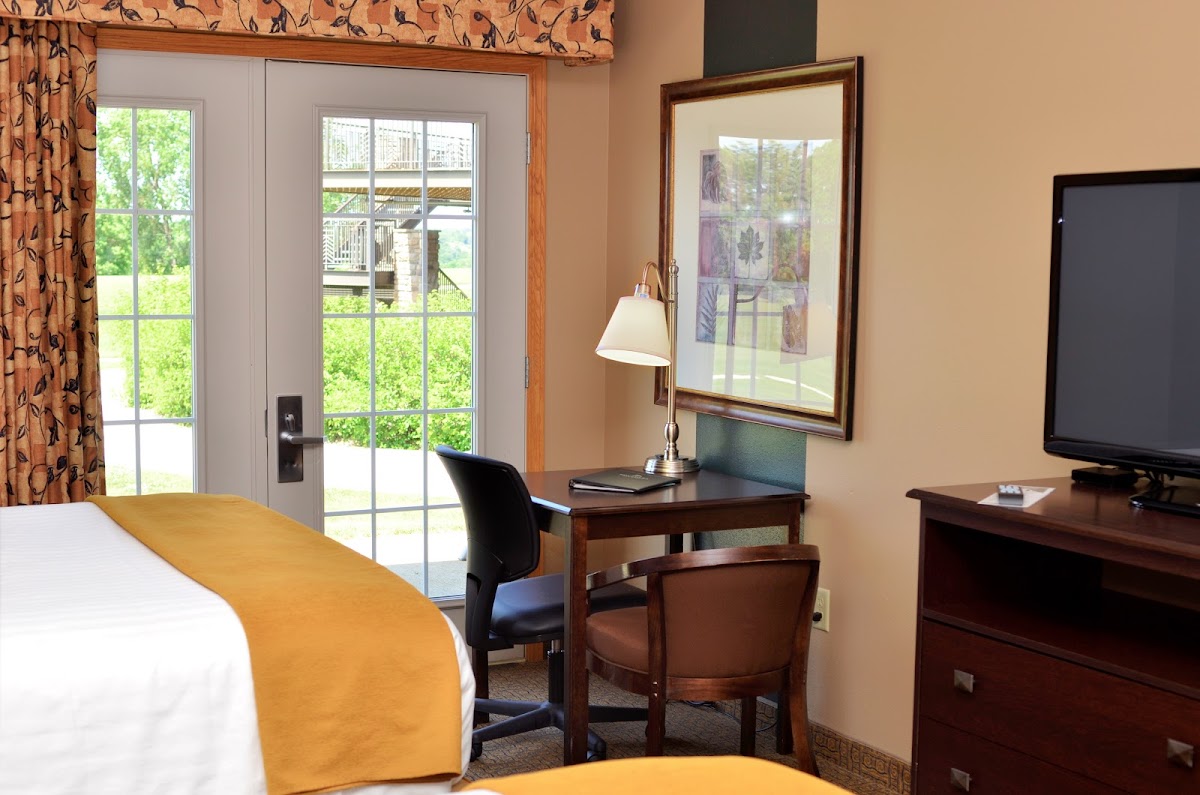 Cobblestone Inn & Suites - Denison | Majestic Hills photo 3