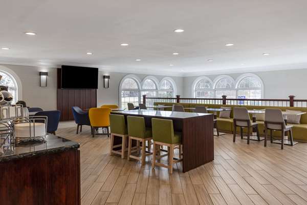 Comfort Inn & Suites East Greenbush - Albany photo 2