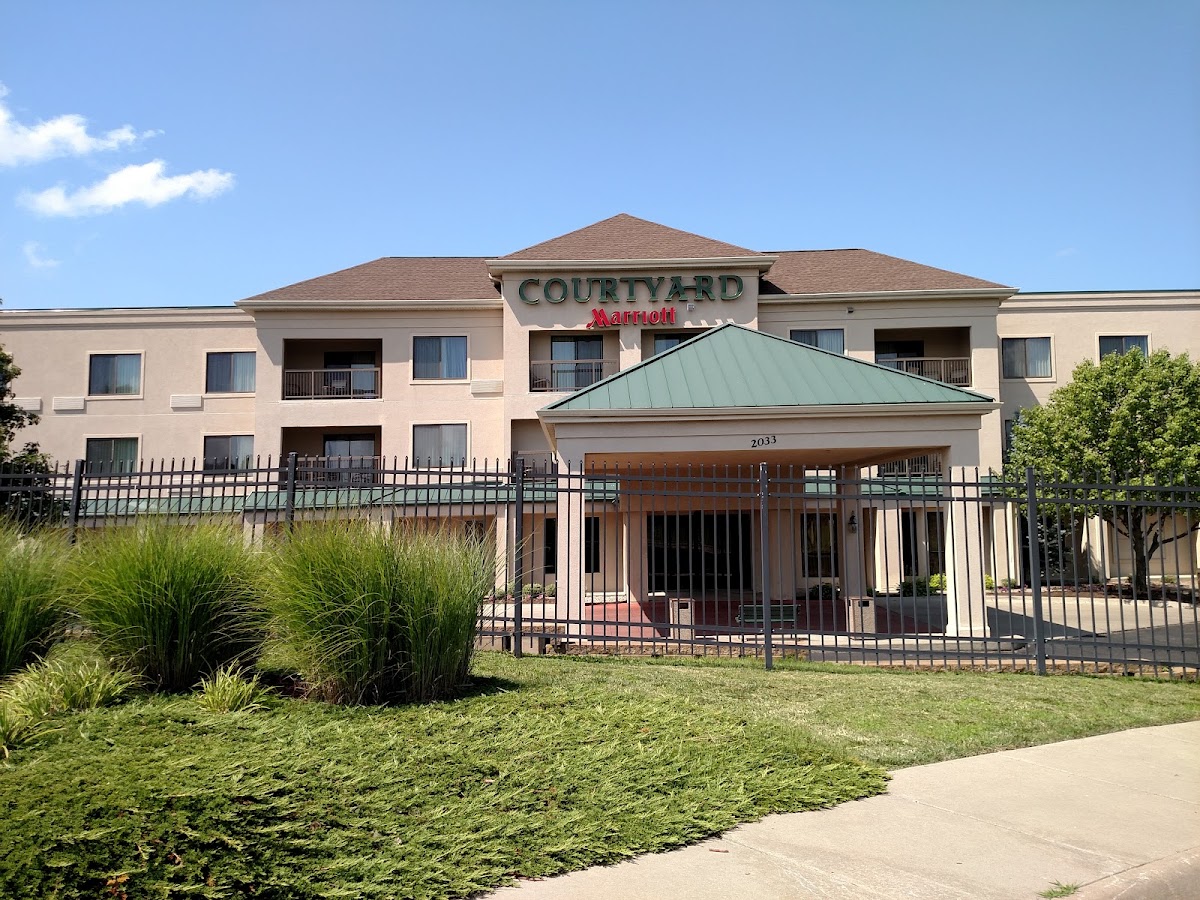 Courtyard by Marriott Topeka photo 3