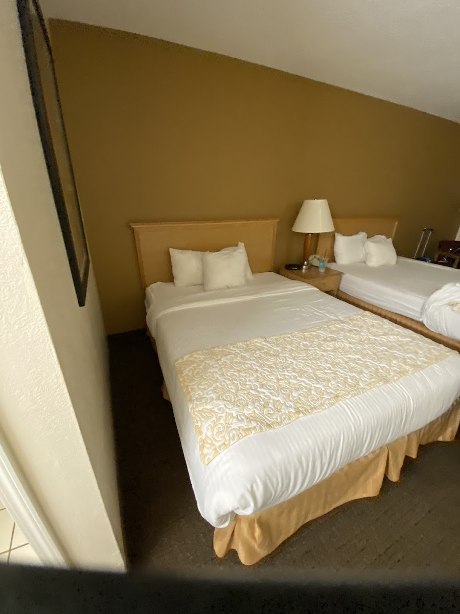 Whispering Hills Inn